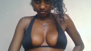 Prettylynee about 1 minute into her 19 Oct show