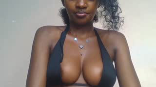 Prettylynee about 4 minutes into her 19 Oct show