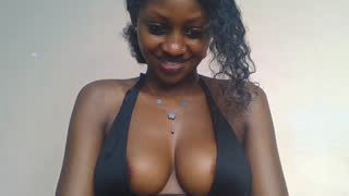 Prettylynee about 6 minutes into her 19 Oct show