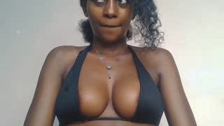 Prettylynee about 2 minutes into her 19 Oct show