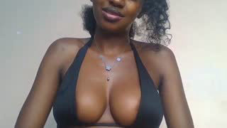 Prettylynee about 3 minutes into her 19 Oct show