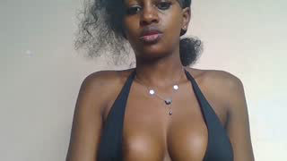 Prettylynee about 4 minutes into her 20 Oct show