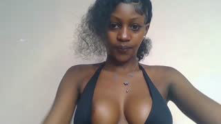 Prettylynee about 2 minutes into her 20 Oct show