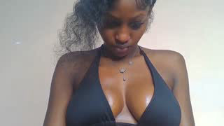 Prettylynee about 7 minutes into her 20 Oct show