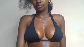 Prettylynee about 7 minutes into her 20 Oct show