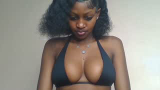 Prettylynee about 1 minute into her 20 Oct show