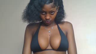 Prettylynee about 2 minutes into her 20 Oct show