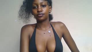 Prettylynee about 1 minute into her 21 Oct show
