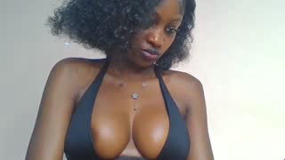 Prettylynee about 6 minutes into her 21 Oct show