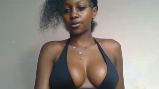 Prettylynee about 1 minute into her 22 Oct show