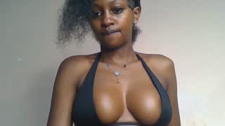 Prettylynee about 3 minutes into her 22 Oct show