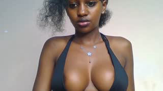 Prettylynee about 2 minutes into her 22 Oct show
