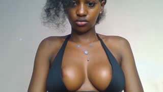Prettylynee about 4 minutes into her 22 Oct show