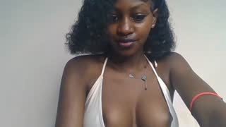 Prettylynee about 4 minutes into her 23 Oct show