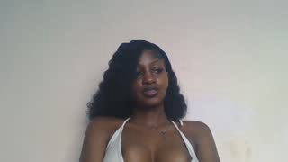 Prettylynee about 6 minutes into her 23 Oct show
