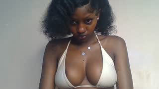 Prettylynee about 1 minute into her 23 Oct show