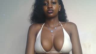 Prettylynee about 4 minutes into her 23 Oct show