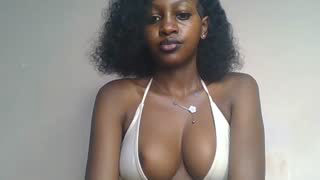 Prettylynee about 2 minutes into her 23 Oct show