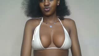 Prettylynee about 1 minute into her 24 Oct show