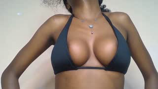 Prettylynee about 4 minutes into her 27 Oct show