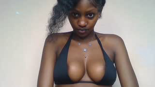 Prettylynee about 1 minute into her 27 Oct show