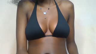 Prettylynee about 1 minute into her 27 Oct show
