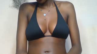 Prettylynee about 4 minutes into her 27 Oct show