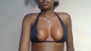 Prettylynee about 1 minute into her 27 Oct show