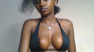 Prettylynee about 3 minutes into her 27 Oct show