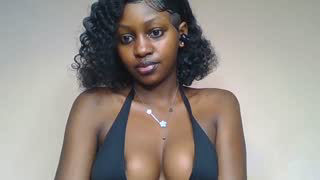 Prettylynee about 14 minutes into her 28 Oct show