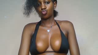 Prettylynee about 1 minute into her 28 Oct show