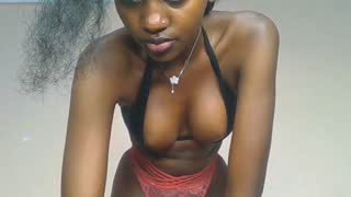 Prettylynee about 1 minute into her 28 Oct show