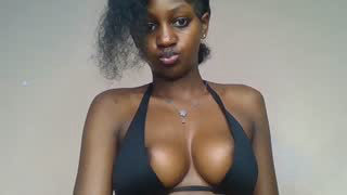 Prettylynee about 5 minutes into her 28 Oct show