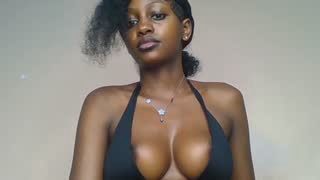 Prettylynee about 3 minutes into her 28 Oct show