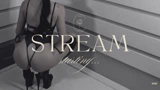 rosiebones about 5 minutes into her 12 Oct show
