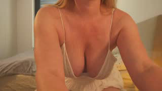 saltedhoney about 5 minutes into her 13 Oct show
