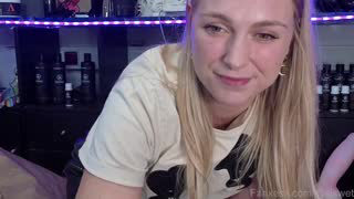 siswet19 about 5 minutes into her 10 Oct show