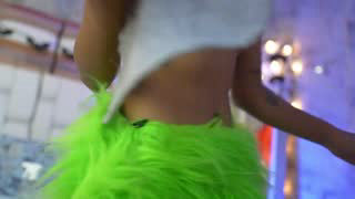 slutlittlecamila about 1 minute into her 24 Oct show