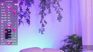 soyjuliana19 about 23 minutes into her 22 Oct show