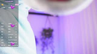 soyjuliana19 about 34 minutes into her 22 Oct show