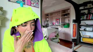 tattoo_ninja_kitty about 11 minutes into her 8 Oct show