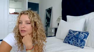 theislandgirl about 2 minutes into her 14 Oct show