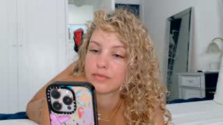 theislandgirl about 8 minutes into her 22 Oct show
