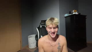 tripp_powers about 1 minute into his 23 Oct show