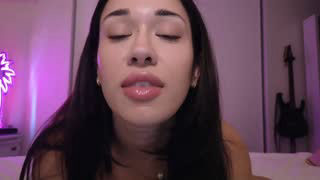 va1erie about 27 minutes into her 29 Oct show