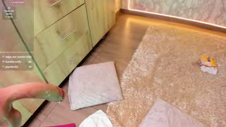 whitneyyfox about 46 minutes into her 24 Oct show