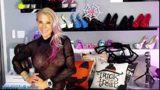 wildwifebarbie about 5 minutes into her 10 Oct show