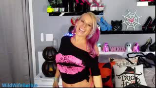 wildwifebarbie about 2 minutes into her 13 Oct show
