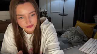 xxx_leila about 1 minute into her 21 Oct show