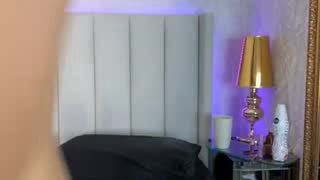 Yessica_Navarro about 43 minutes into her 25 Oct show